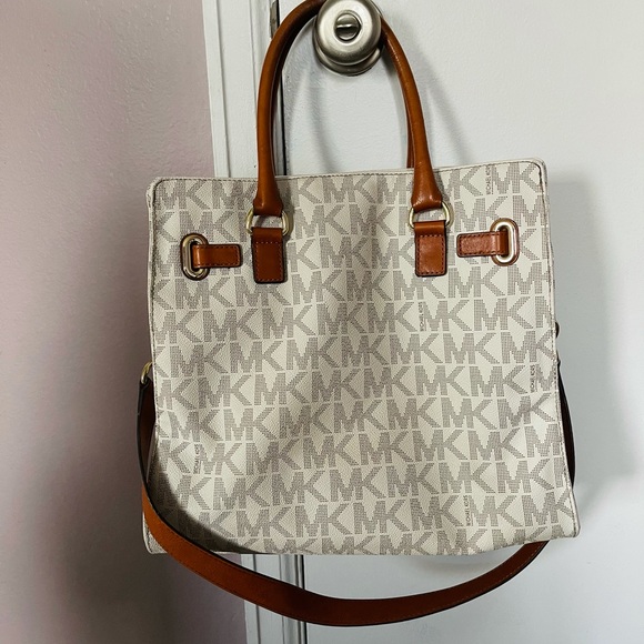 Michael Kors large purse - Picture 10 of 15